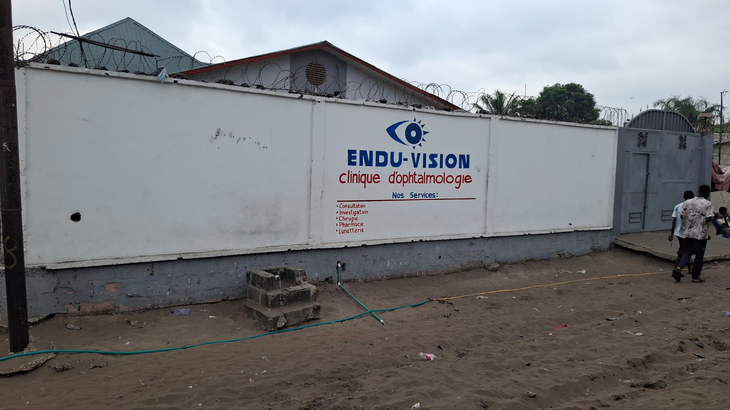 Dr Enduka Okoto Thomas en clinique